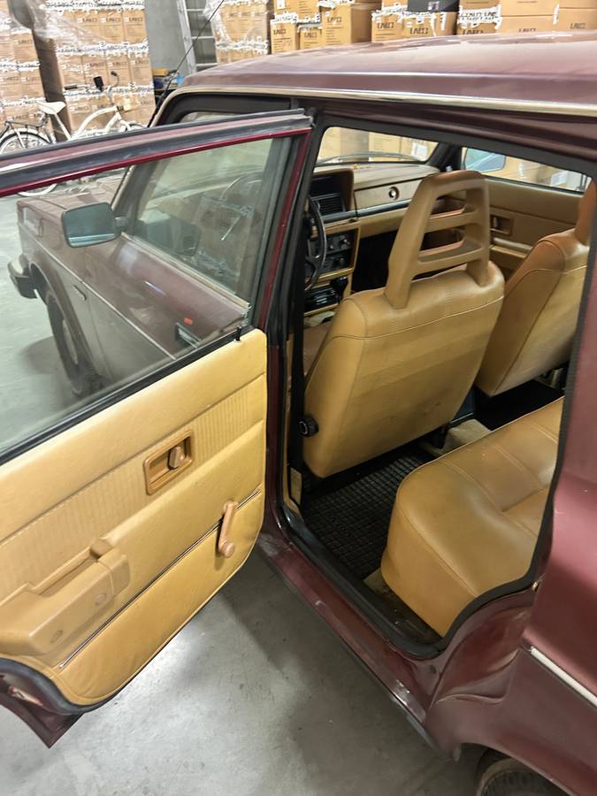 Volvo-240-series-cb-1981-brown-9