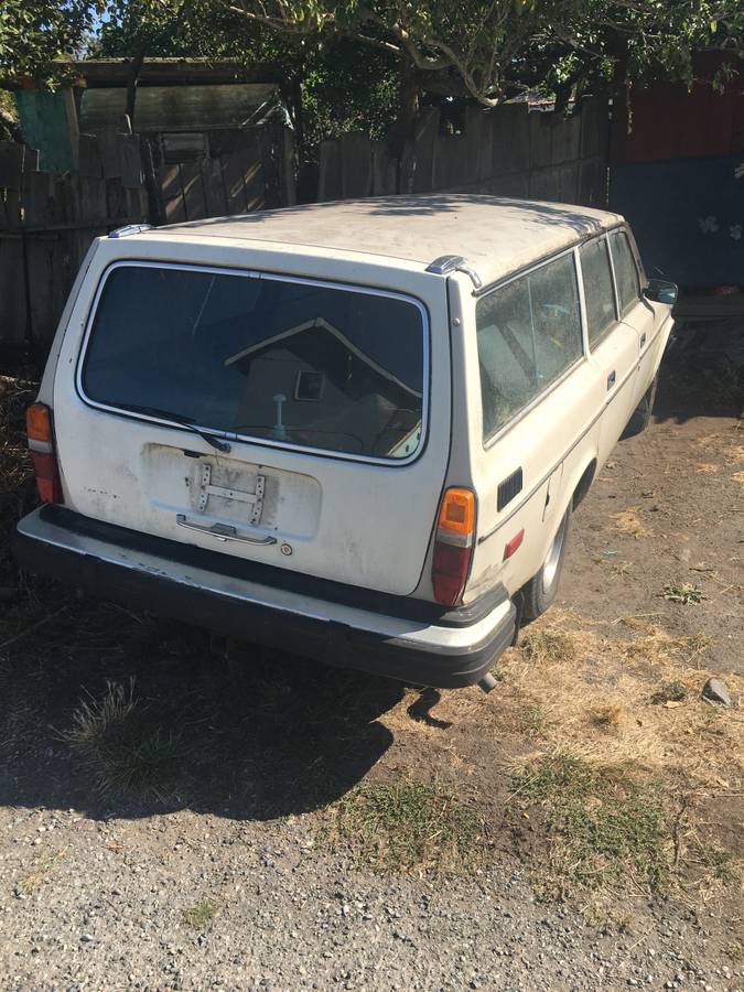 Volvo-240-wagon-1980-brown-1