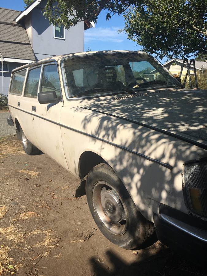 Volvo-240-wagon-1980-brown-13