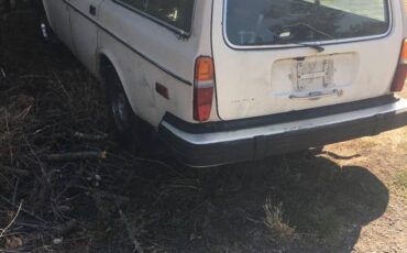 Volvo-240-wagon-1980-brown