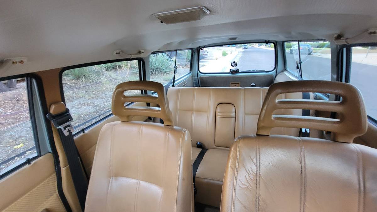 Volvo-240-wagon-1986-8