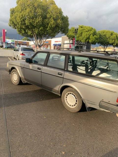 Volvo-240-wagon-1989