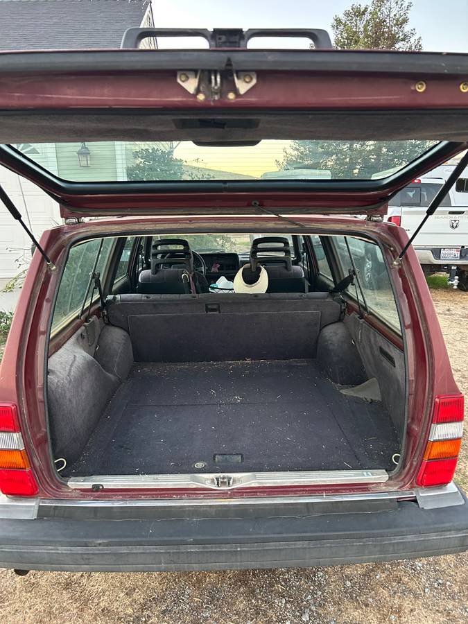 Volvo-240-wagon-1990-red-3