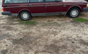 Volvo-240-wagon-1990-red