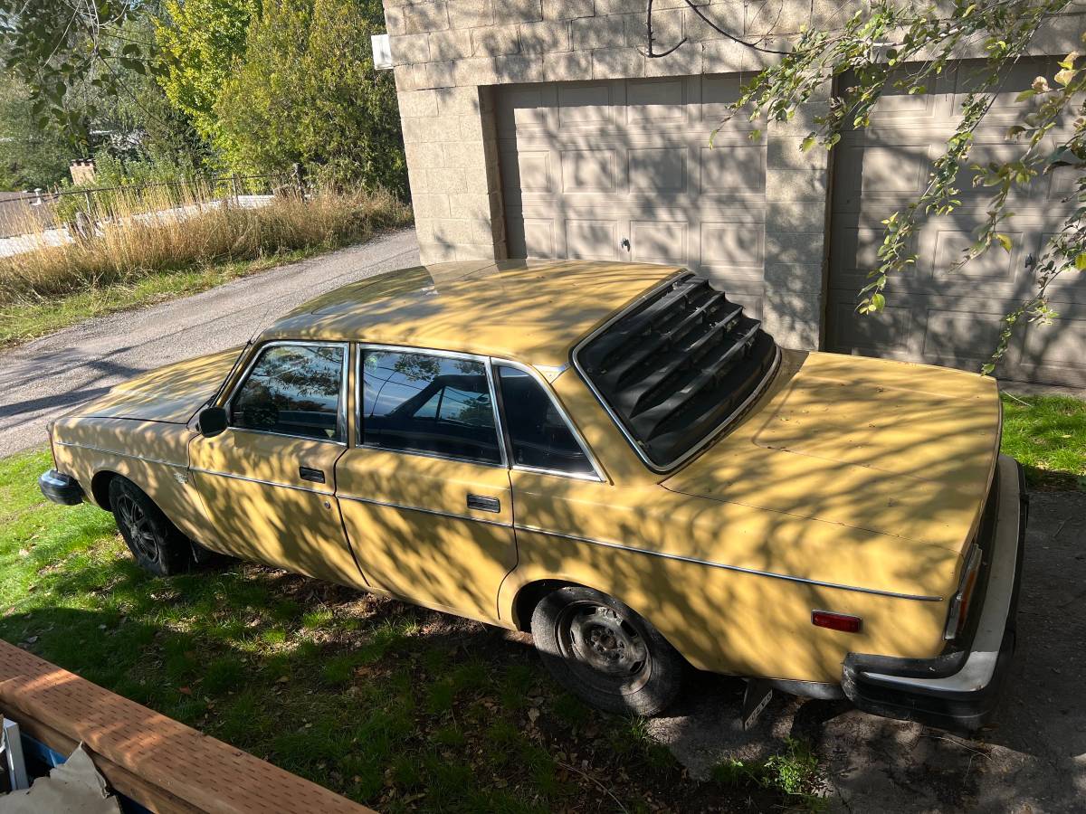 Volvo-244-dl-1978-yellow-2