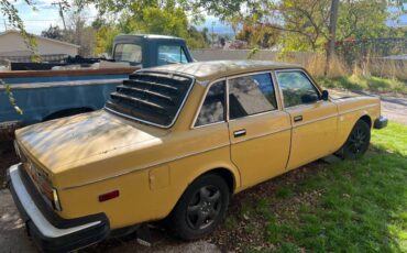 Volvo-244-dl-1978-yellow