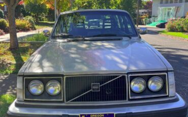 Volvo-245-1979-brown-5
