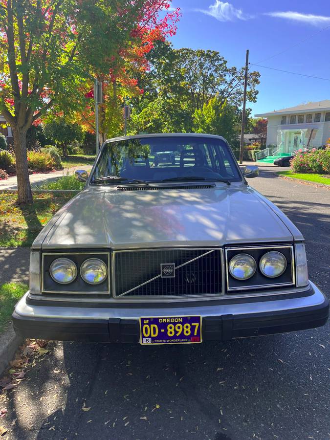 Volvo-245-1979-brown-5