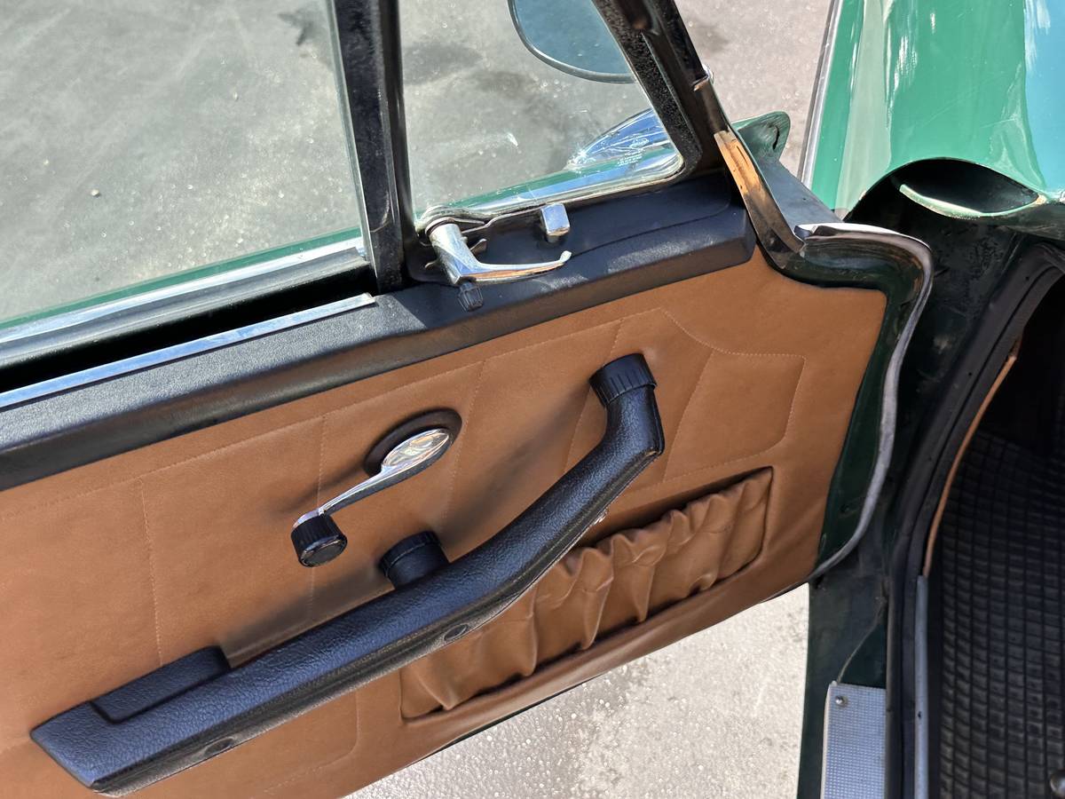 Volvo-p1800es-1972-green-7