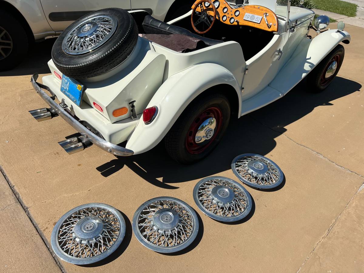 Vw-bug-1976-white-2