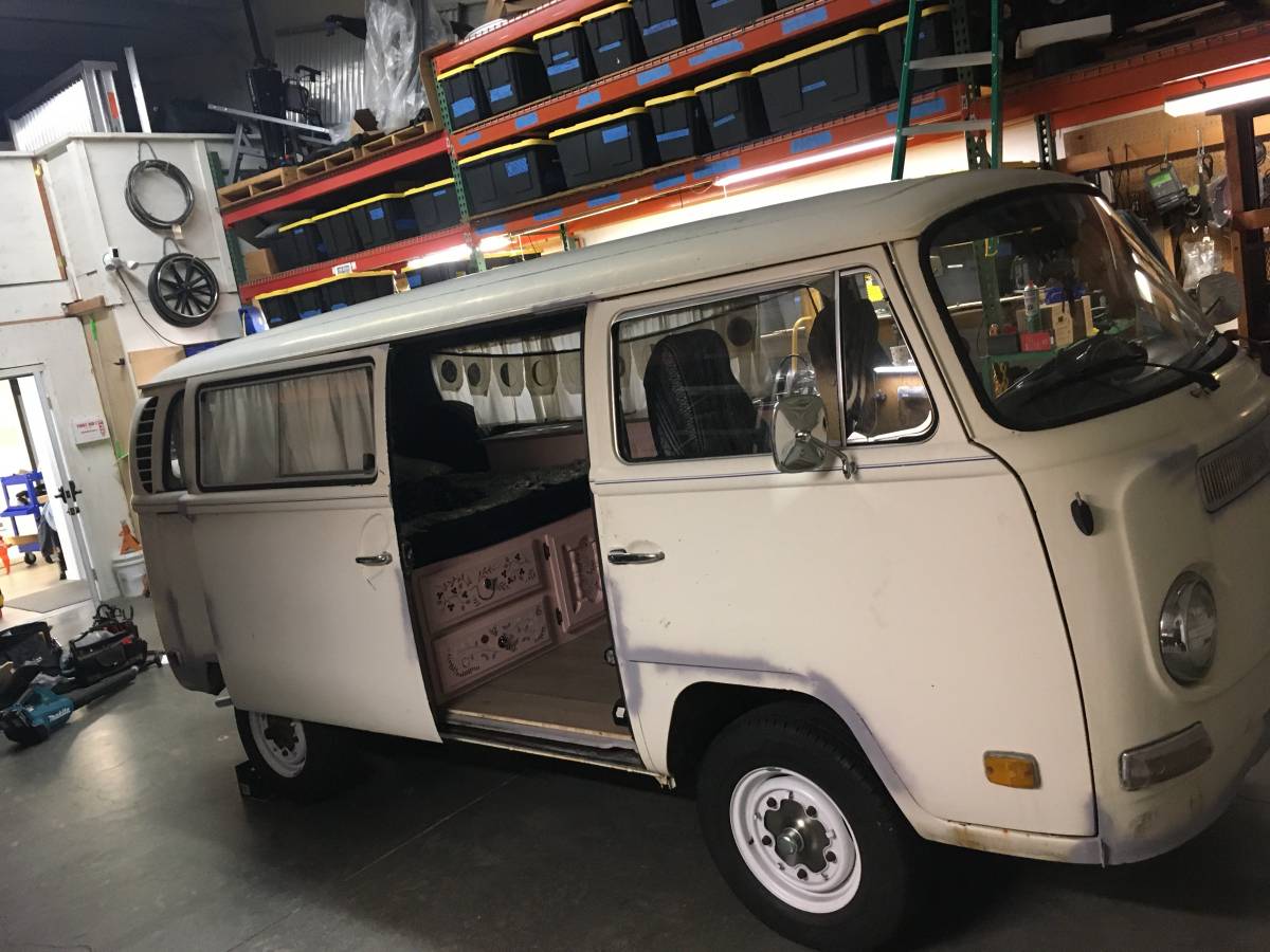 Vw-bus-1970-white-1