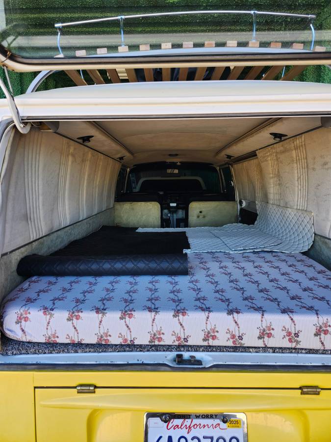 Vw-panel-van-1972-yellow-10