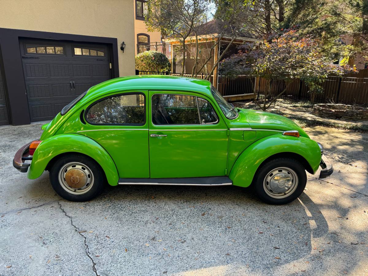 Vw-super-beetle-1974-green-6