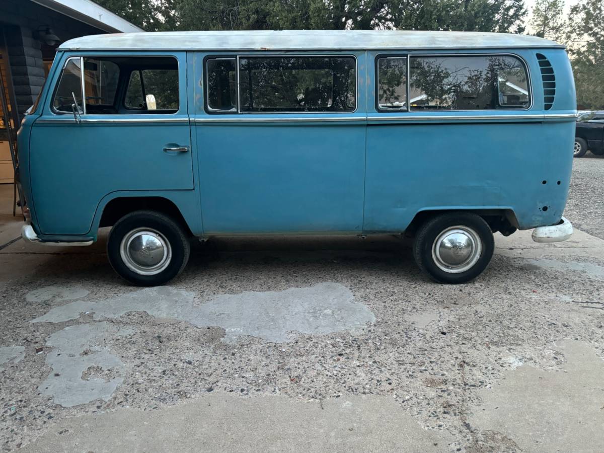 Vw-transporter-1970-blue-10
