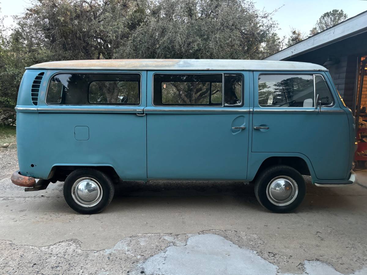 Vw-transporter-1970-blue-11