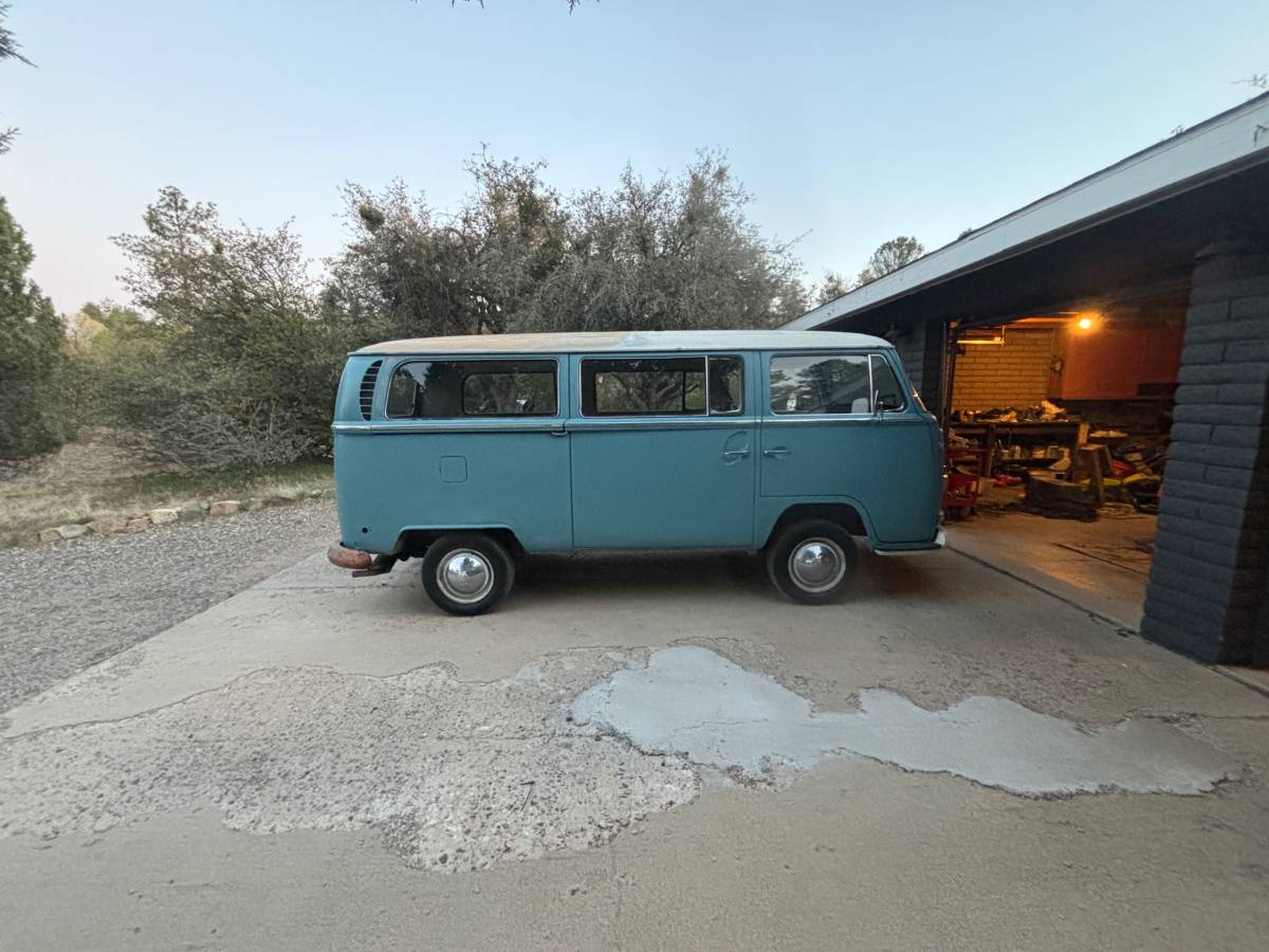 Vw-transporter-1970-blue-13