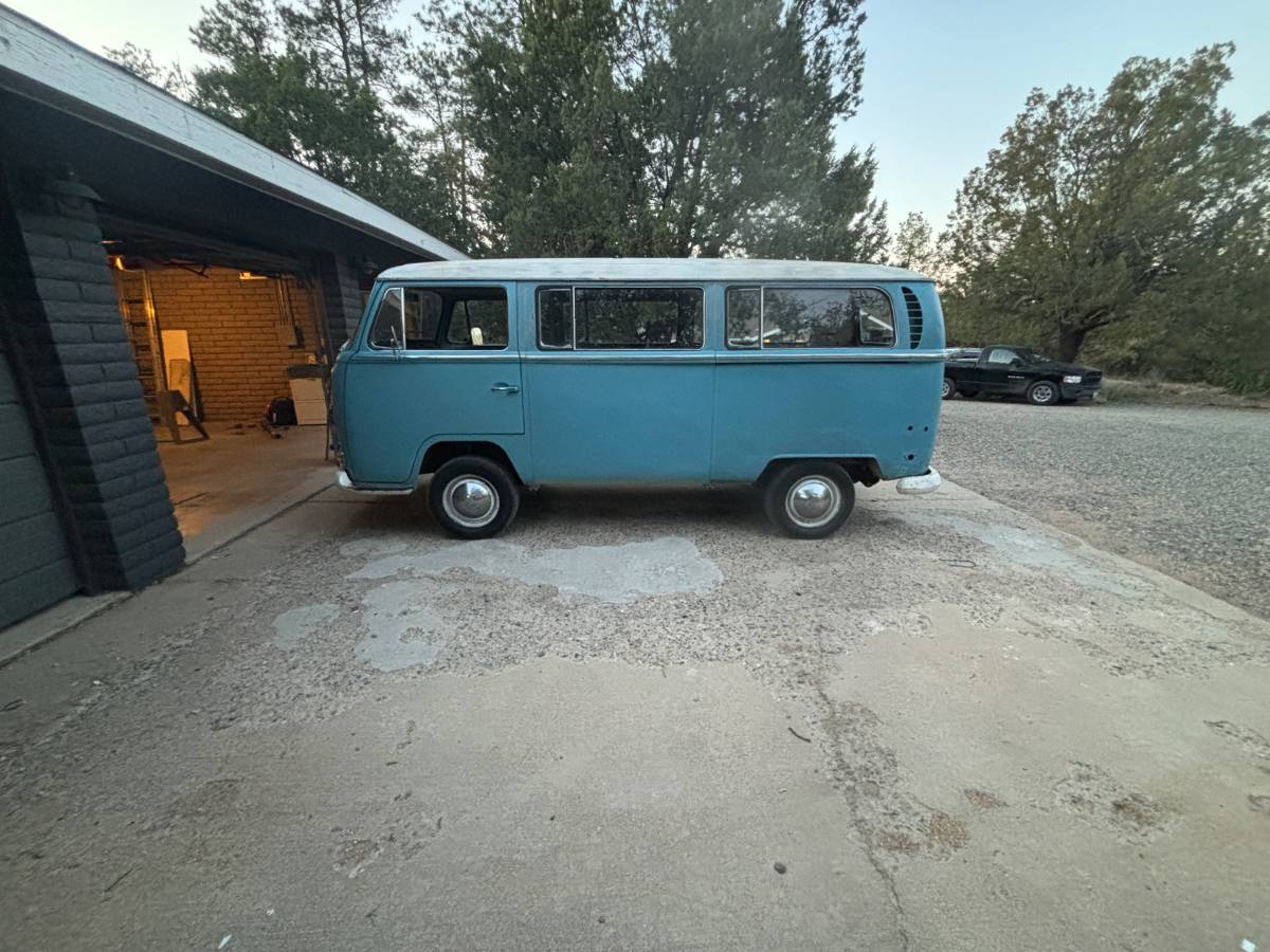 Vw-transporter-1970-blue-9