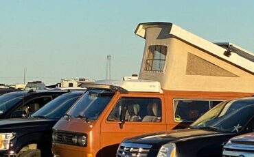 Vw-vanagon-1982-orange-1