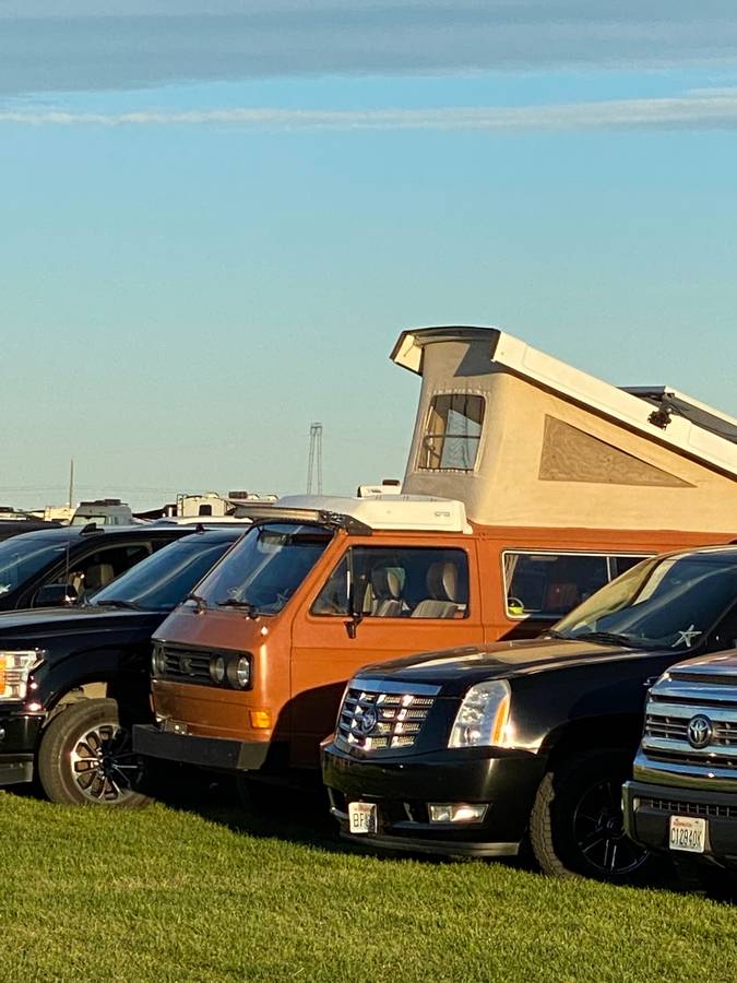 Vw-vanagon-1982-orange-1