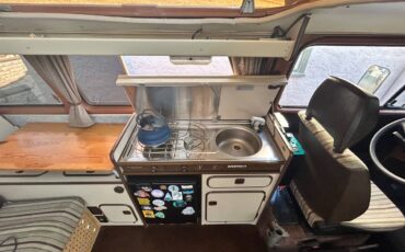 Vw-vanagon-1982-orange-12