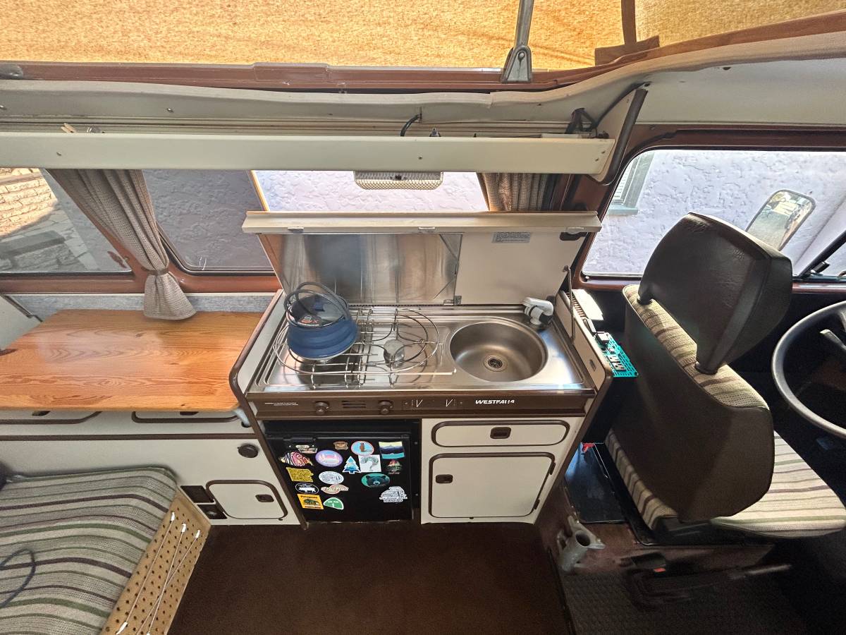 Vw-vanagon-1982-orange-12