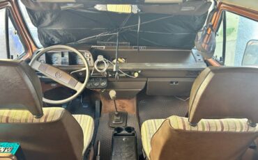 Vw-vanagon-1982-orange-6