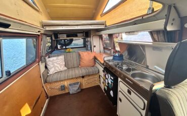 Vw-vanagon-1982-orange-8