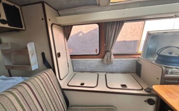 Vw-vanagon-1982-orange-9
