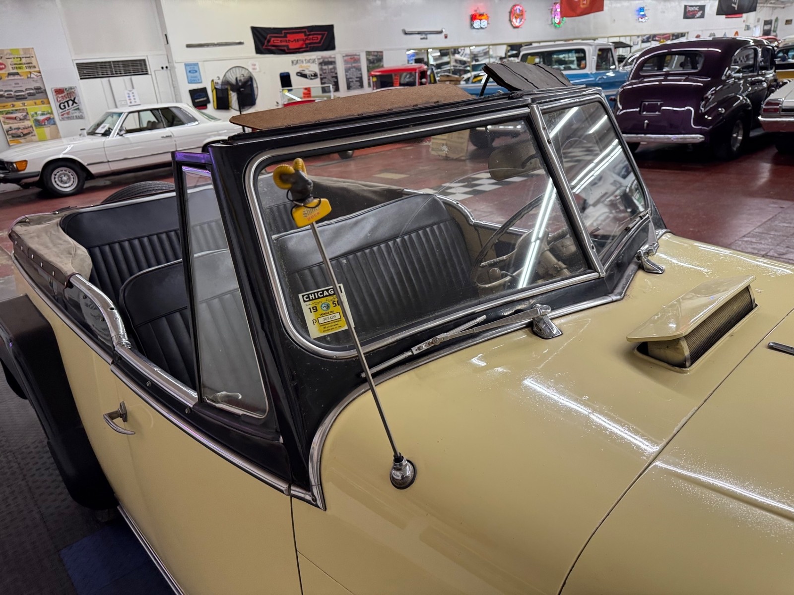 Willys-Jeepster-1950-10