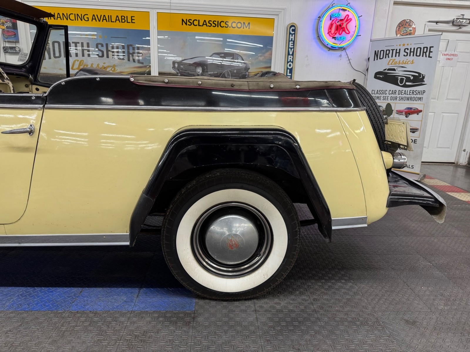 Willys-Jeepster-1950-15