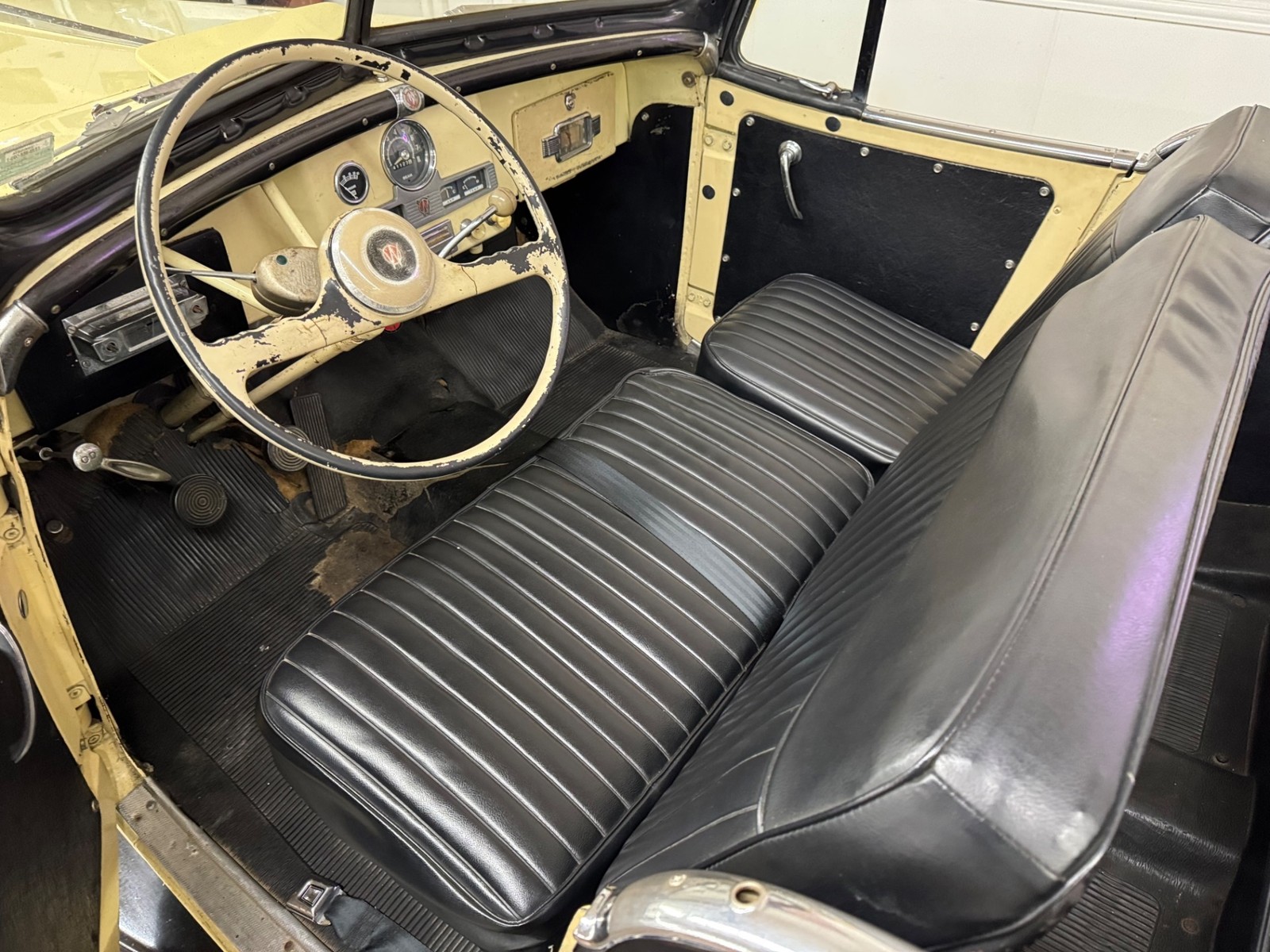 Willys-Jeepster-1950-16