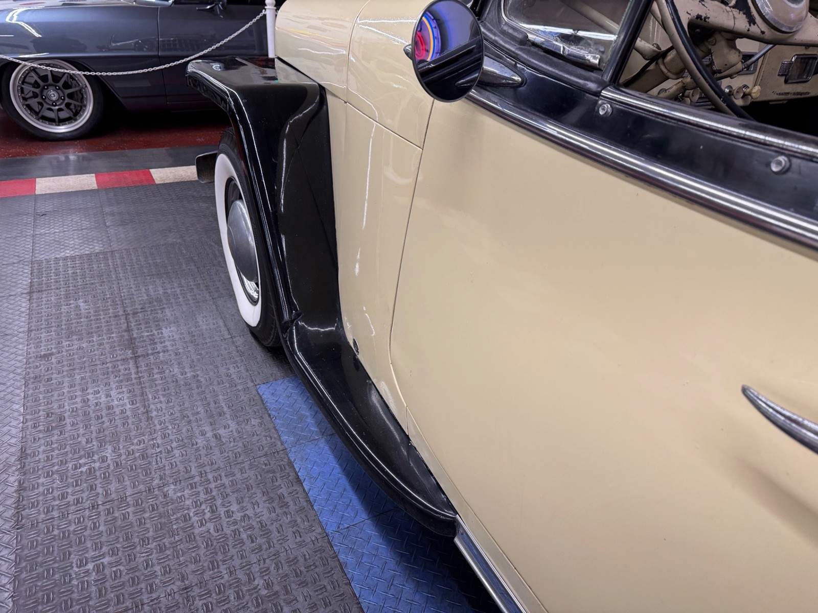 Willys-Jeepster-1950-19