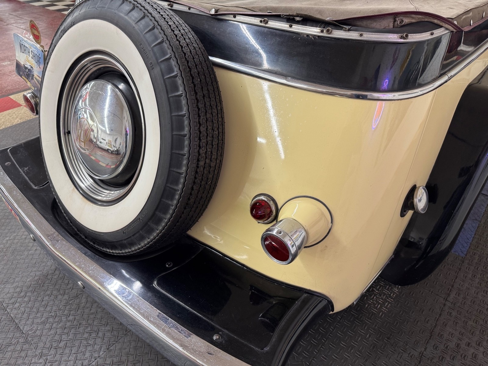 Willys-Jeepster-1950-23
