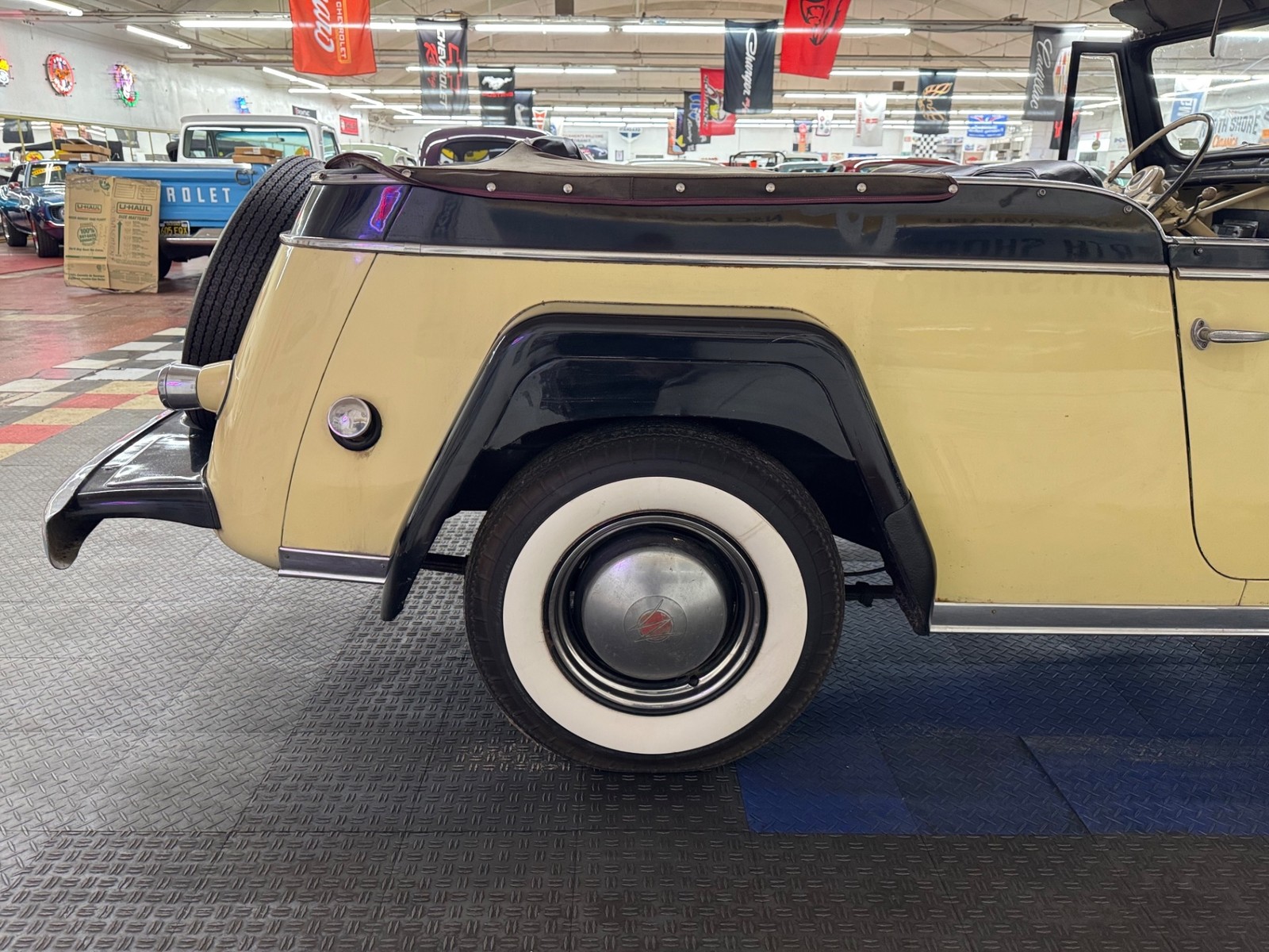 Willys-Jeepster-1950-24