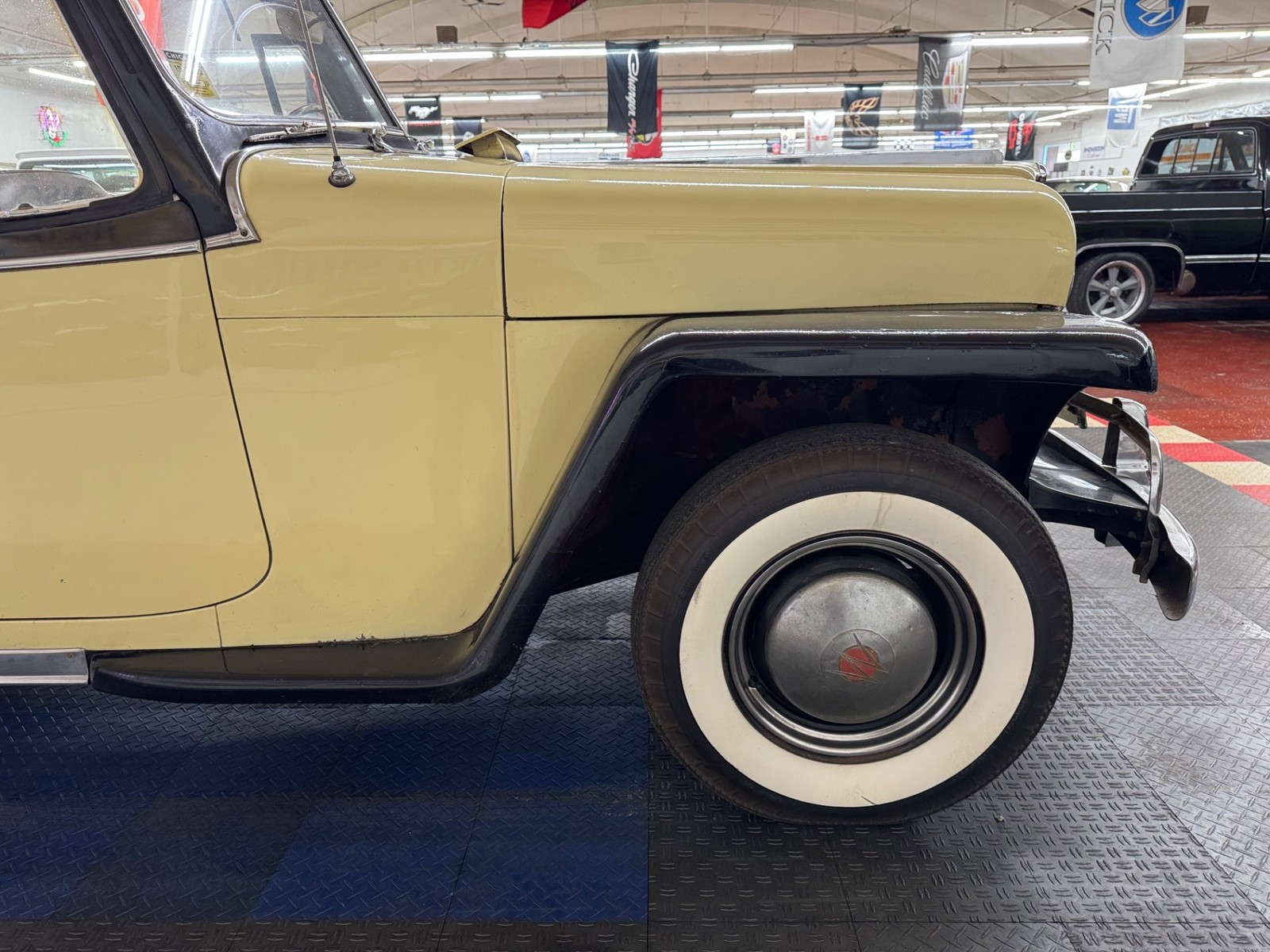 Willys-Jeepster-1950-26