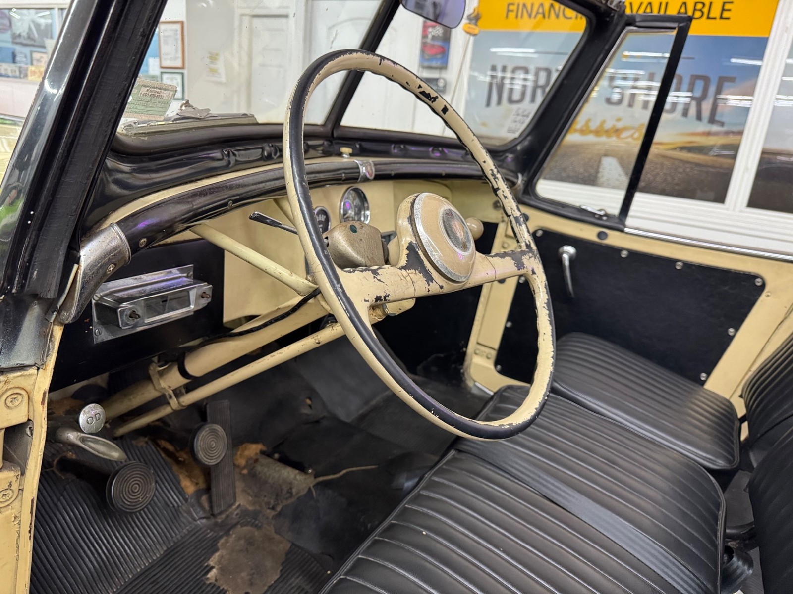 Willys-Jeepster-1950-31