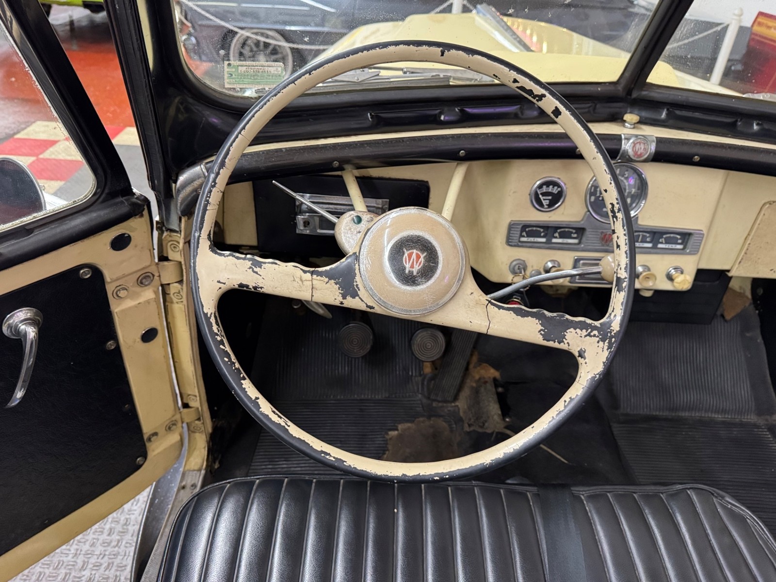 Willys-Jeepster-1950-32