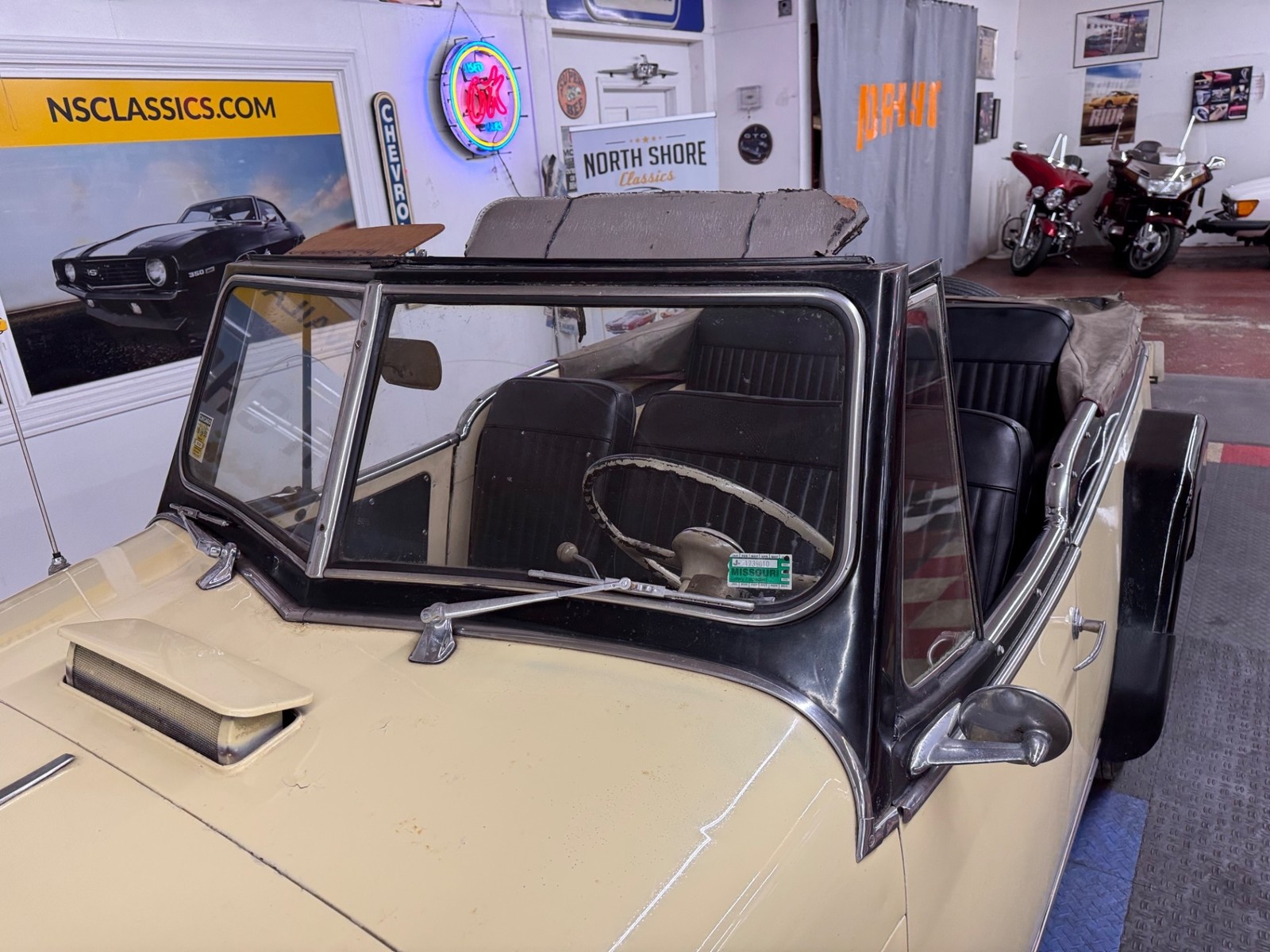 Willys-Jeepster-1950-9