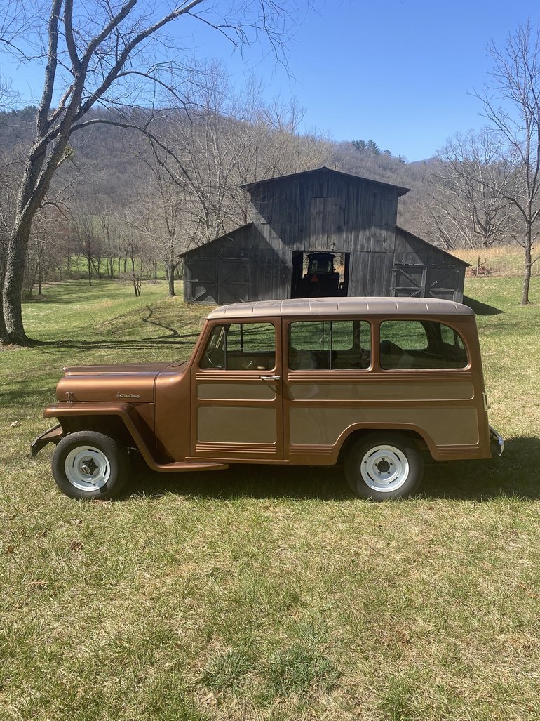 Willys-Sportwagon-1960-Bronze-And-Champagne-Toffee-And-Champagne