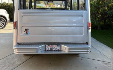 Willys-jeep-overland-wagon-1962-grey-9