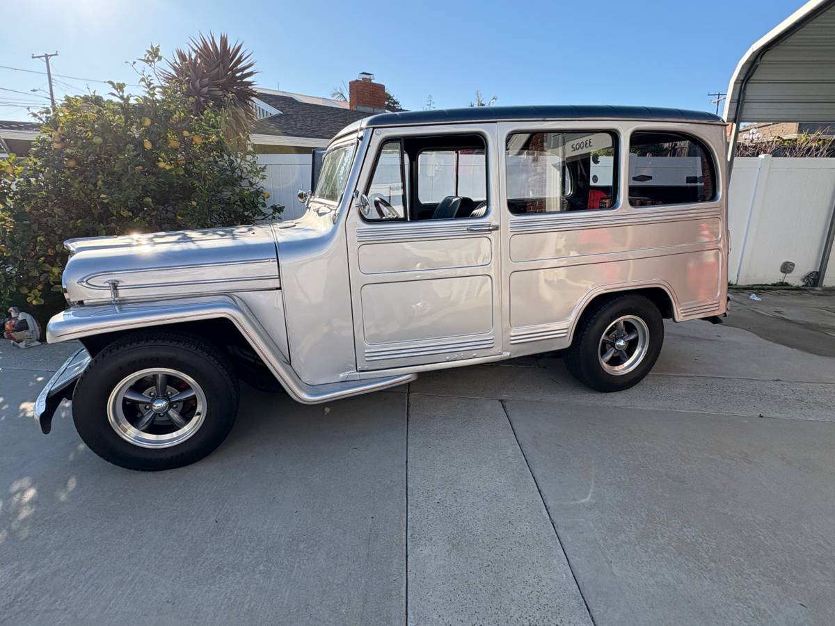 Willys-jeep-overland-wagon-1962-grey