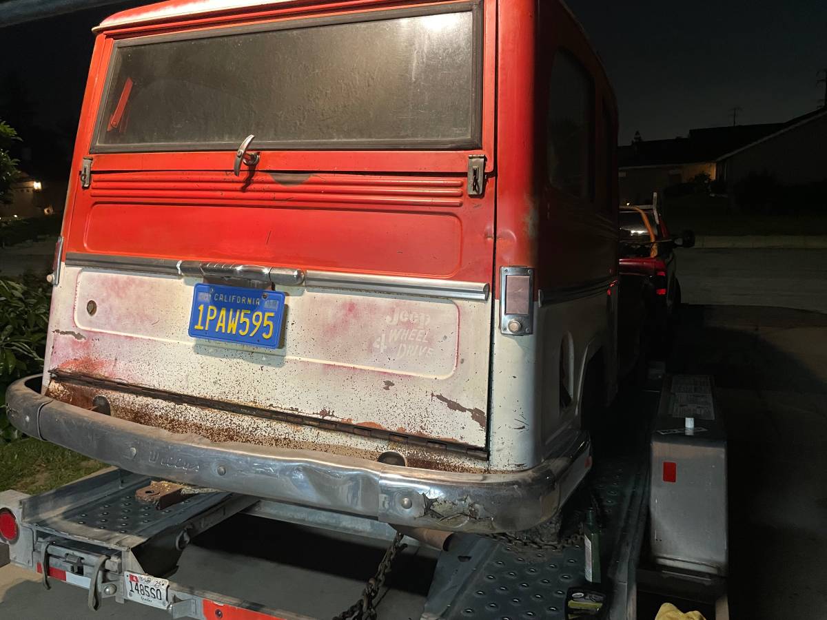 Willys-jeep-wagon-1964-orange