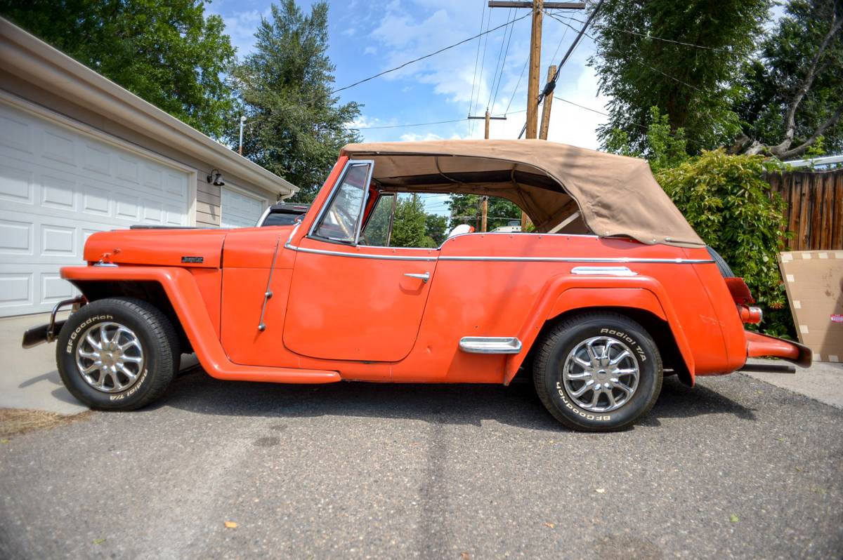 Willys-jeepster-1948-orange-1