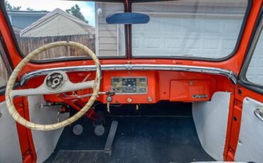Willys-jeepster-1948-orange-3