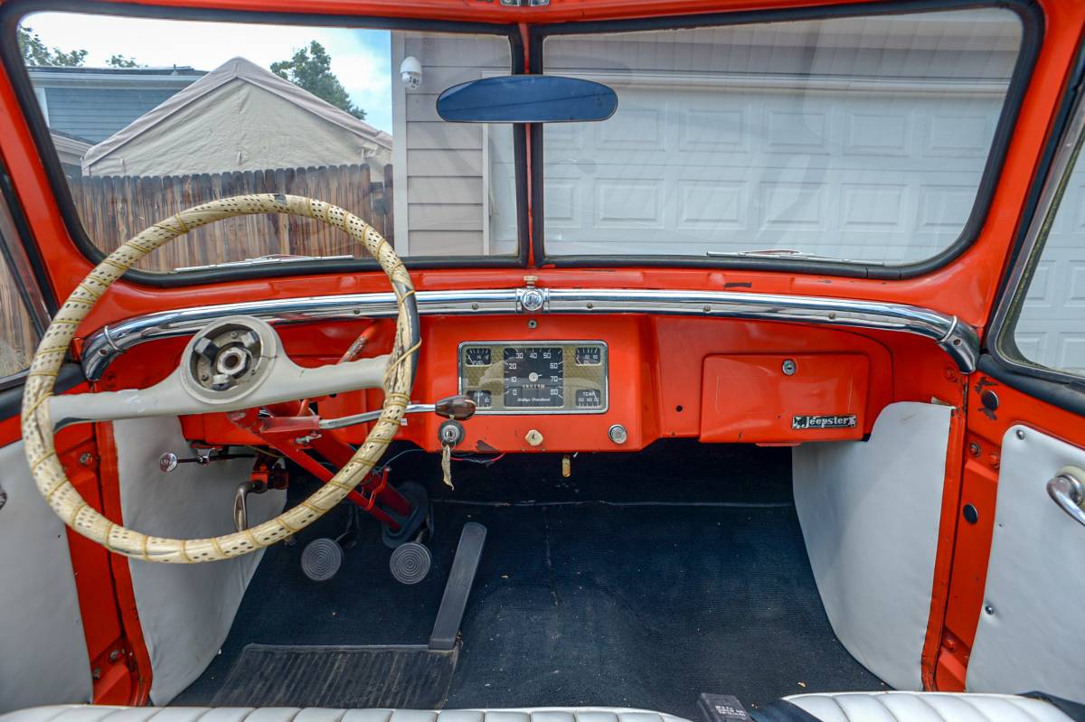 Willys-jeepster-1948-orange-3
