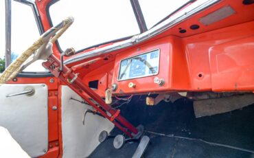 Willys-jeepster-1948-orange-4