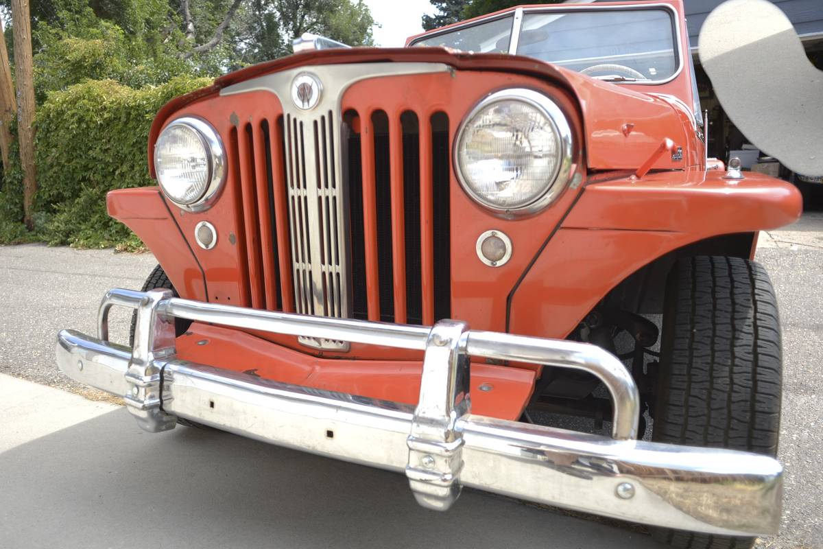 Willys-jeepster-1948-orange-5