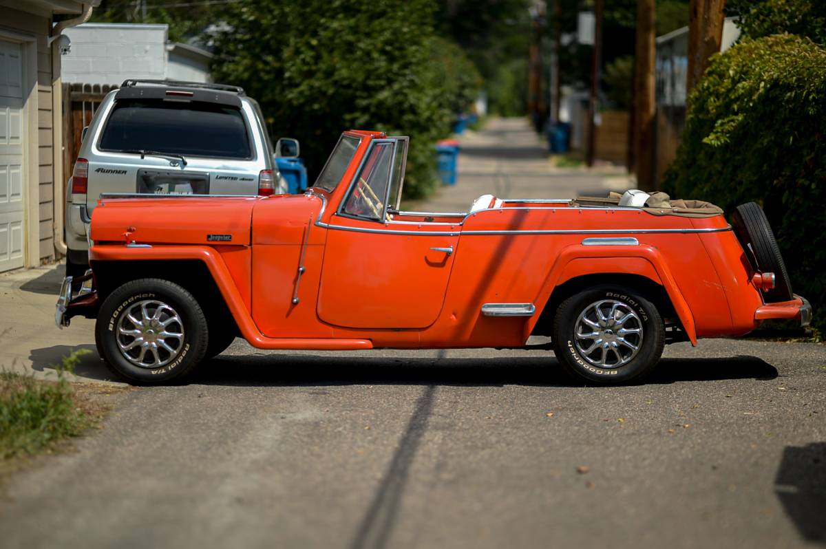 Willys-jeepster-1948-orange