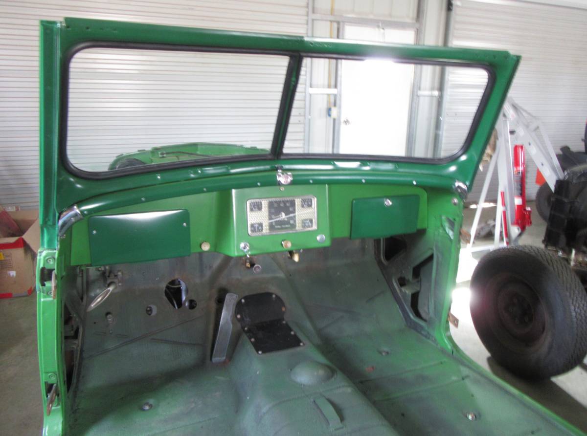Willys-jeepster-1950-green-4