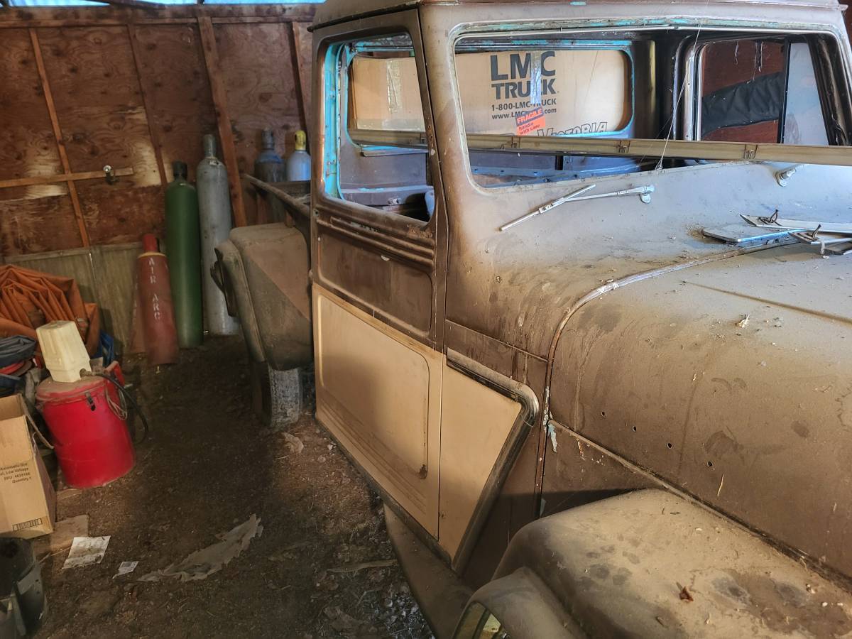 Willys-pickup-1962-brown-3
